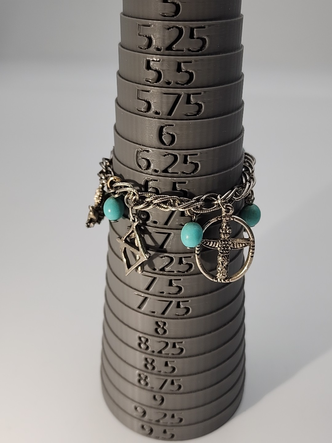 Vintage silver tone Native American Indian Teepee Totem 7″ Charm Bracelet
