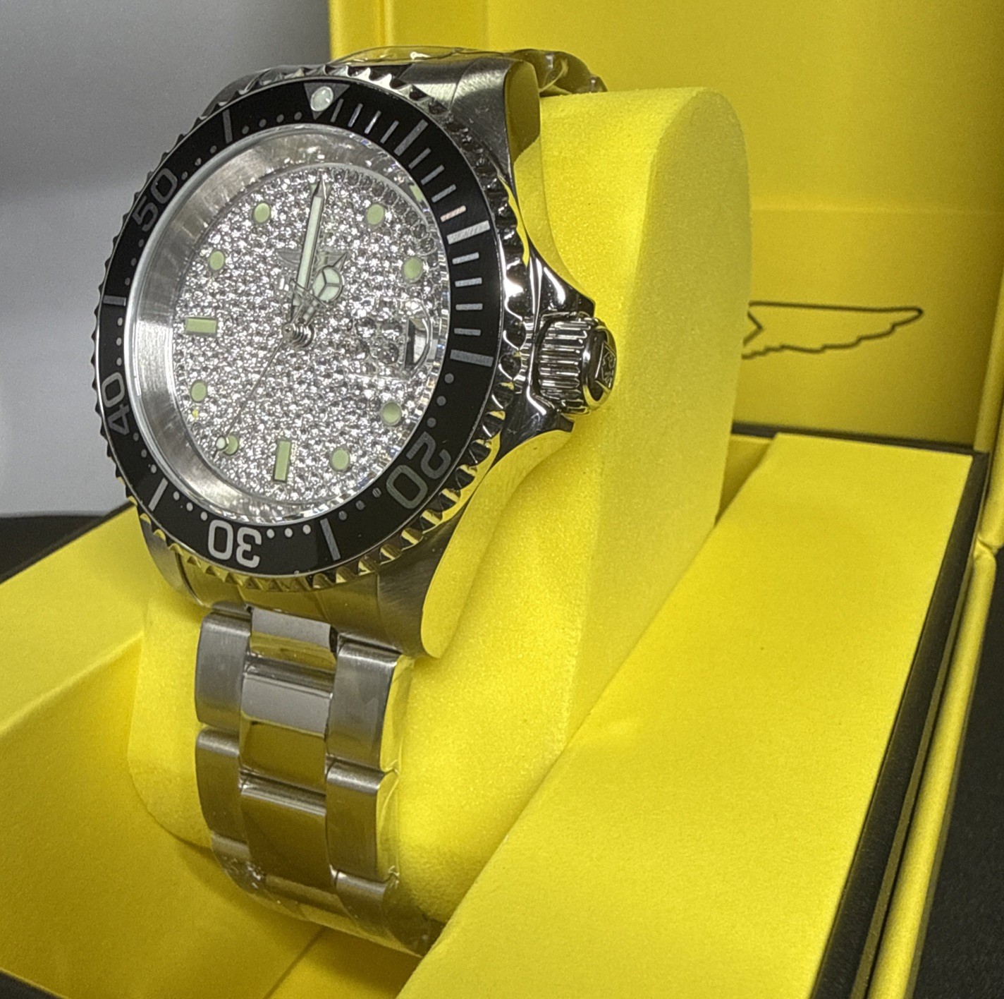 Invicta Men’s Pro Diver Automatic – 40mm Seiko NH35 Movement 50278 – New In Box
