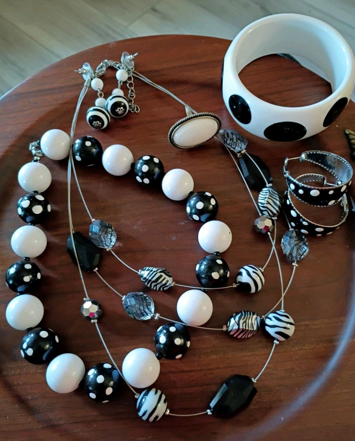 VTG Jewelry Lot Black & White/ Mix & Match Necklace-Brclts-Earrngs-Ring 6 Pcs