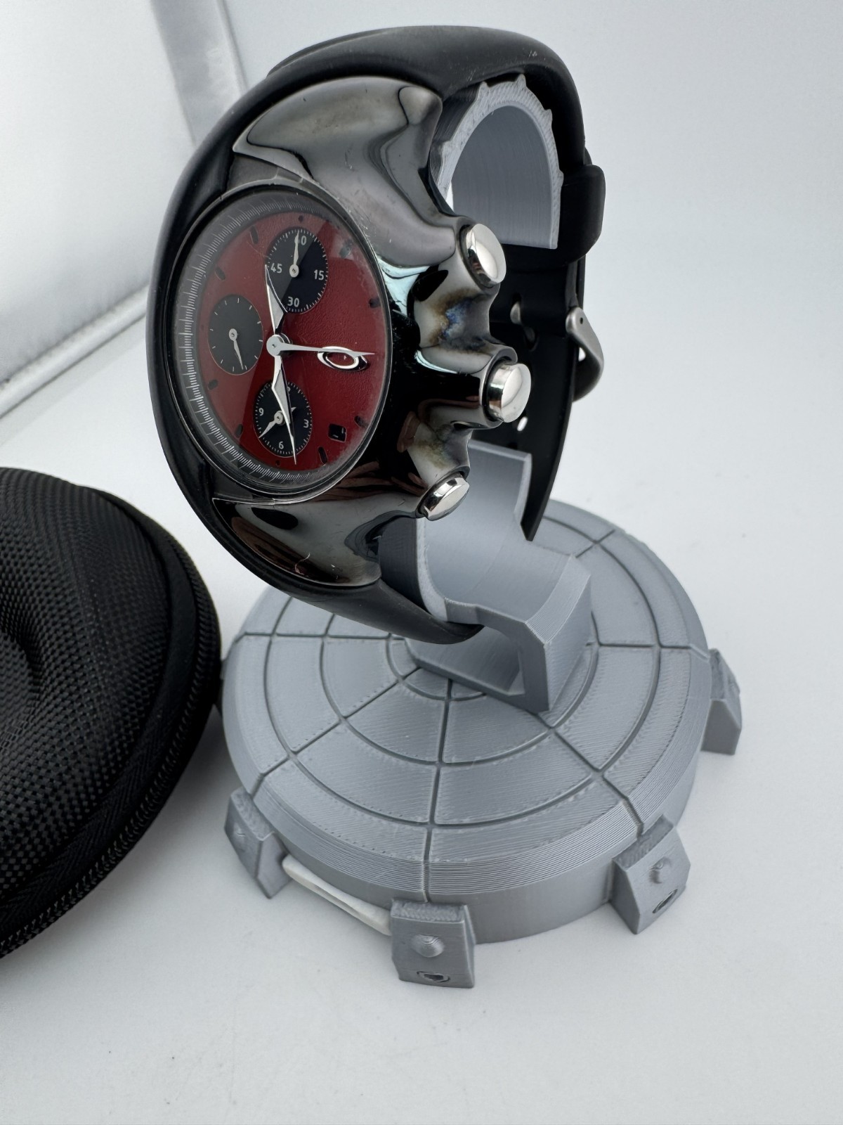 OAKLEY DETONATOR WATCH BLACK ION PLATED W/ RED CHROME DIAL RUBBER STRAP 10-148
