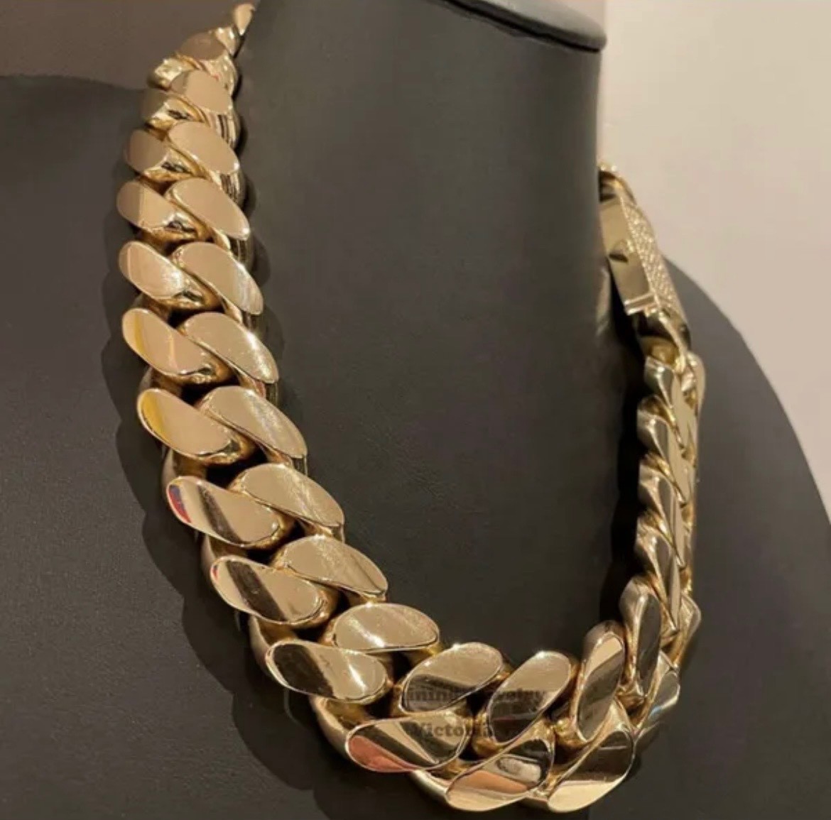 Man’s Thick Necklace 20mm 20 inches 1kilo Gram 14k Gold Plated