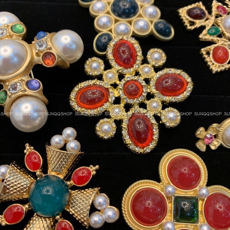 Classic Women Vintage Crystal Pearl Badges Pins Retro Palace Rhinestone Brooches