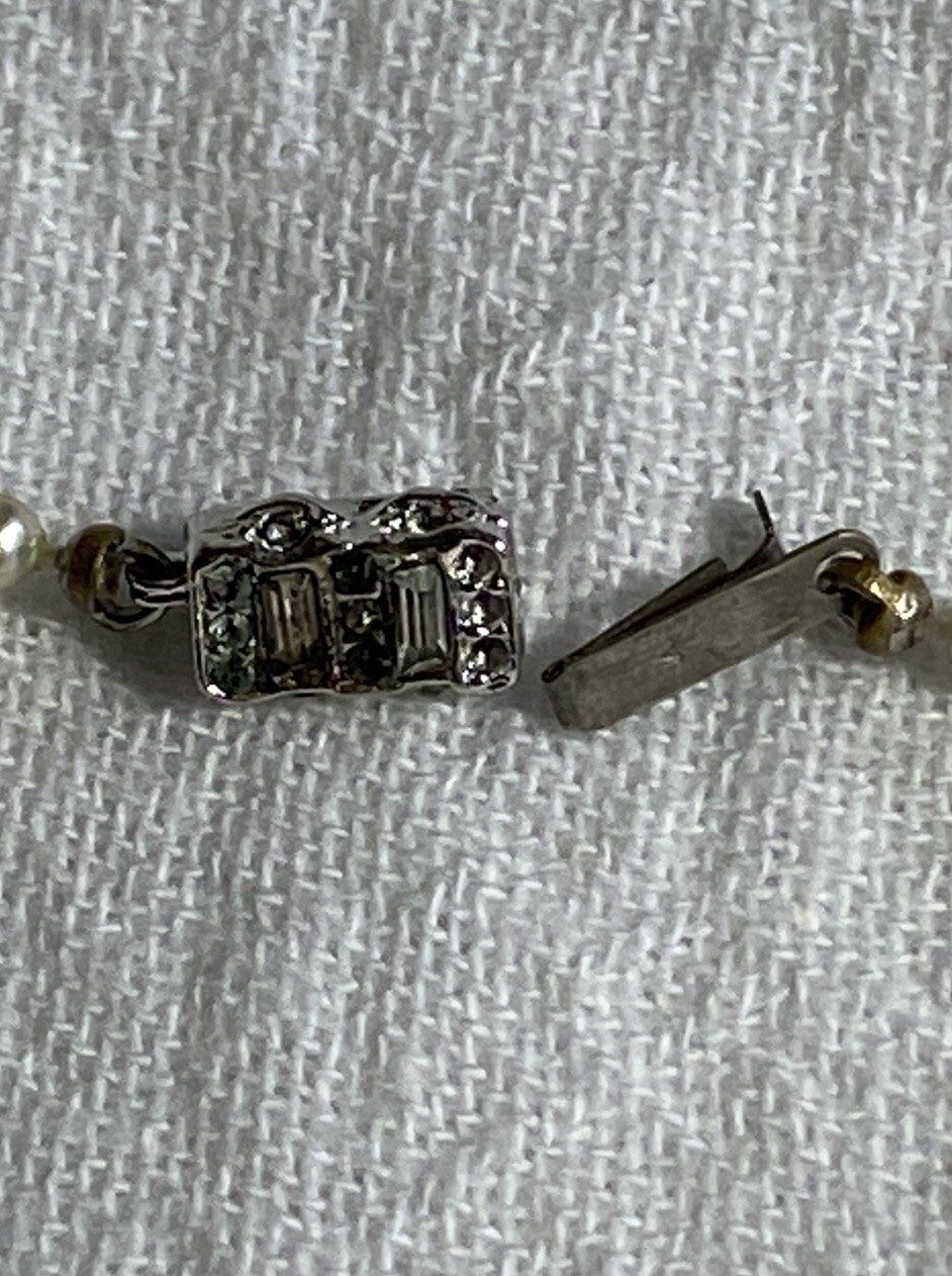 Vintage Graduating Faux Pearl Necklace Silver Tone Rhinestone Push Lock Closure