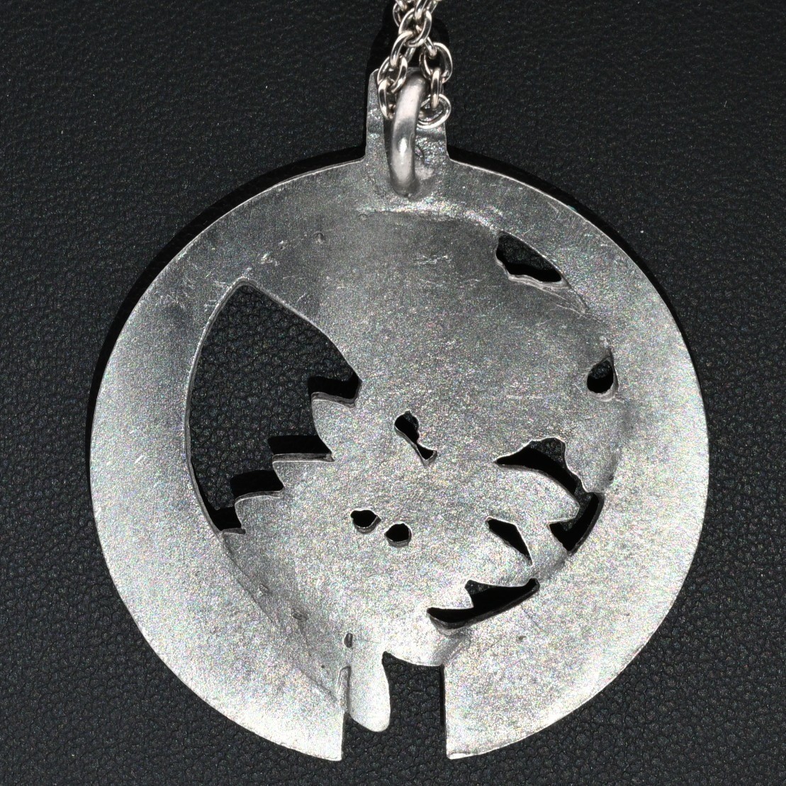 Vintage Gunmetal Botanical Leaf Circular Open Work Pendant Necklace Dark Silver