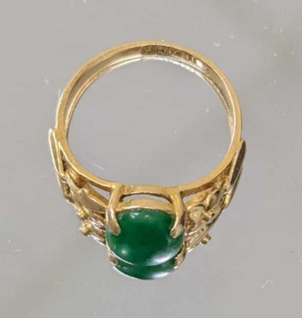 Vintage 18K Yellow Gold Jadeite Ring – Chinese Hallmark mid 20th Century
