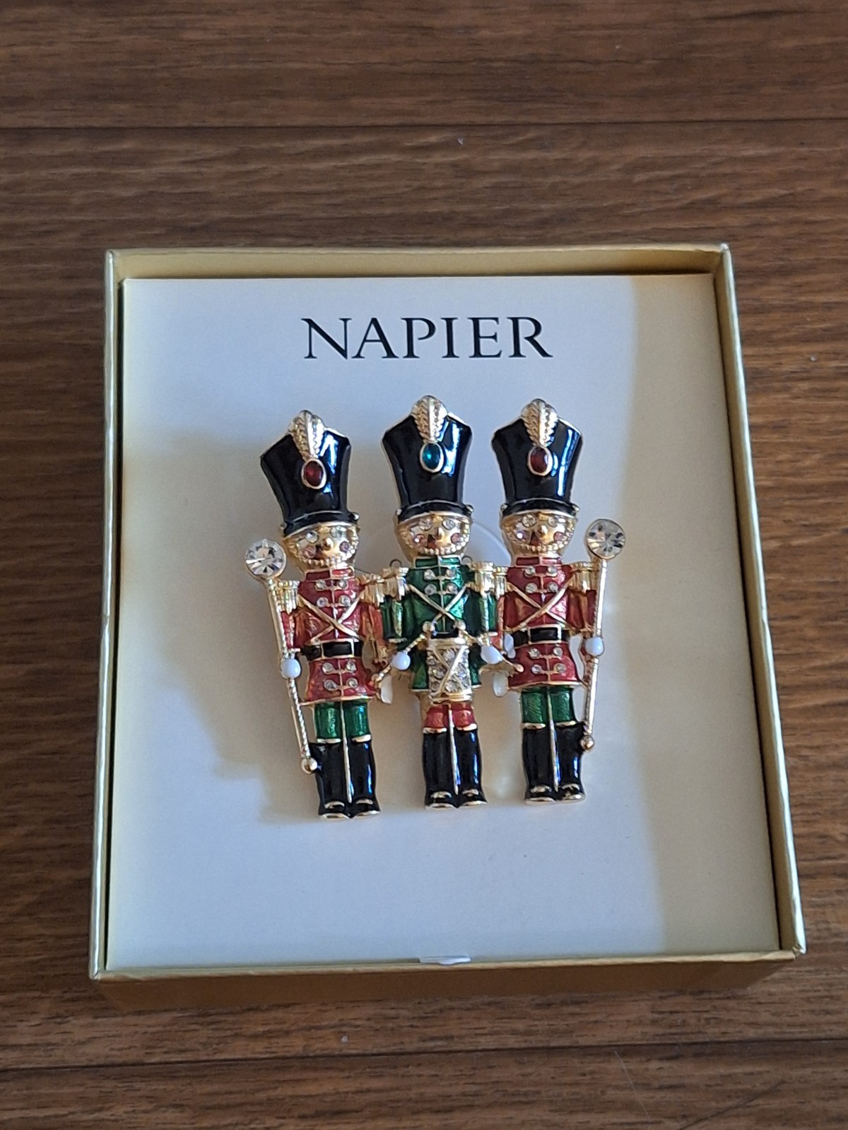 New in Box Napier Gold Tone Nutcrackers Holiday Christmas Pin!! 2 1/8″ L!!