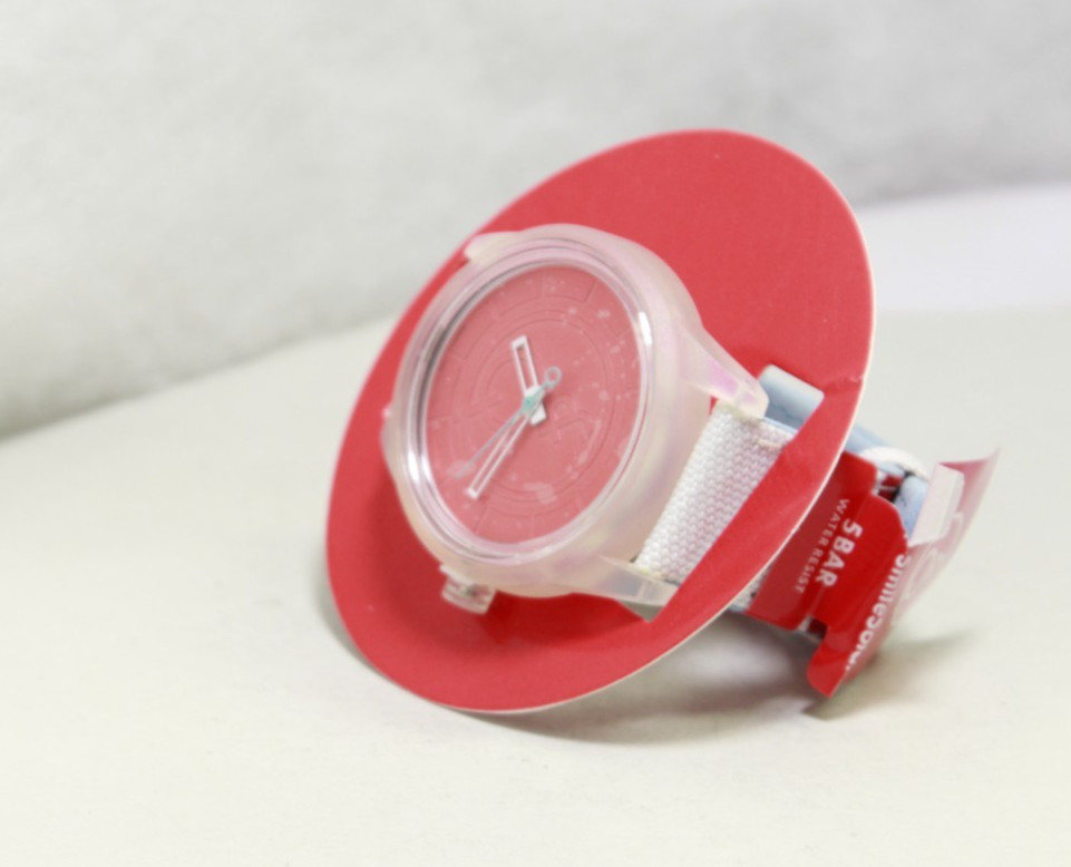 Q &Q JAPAN Waterproof Unisex Kids Analog Quartz Watch/ RED WHITE BLUE