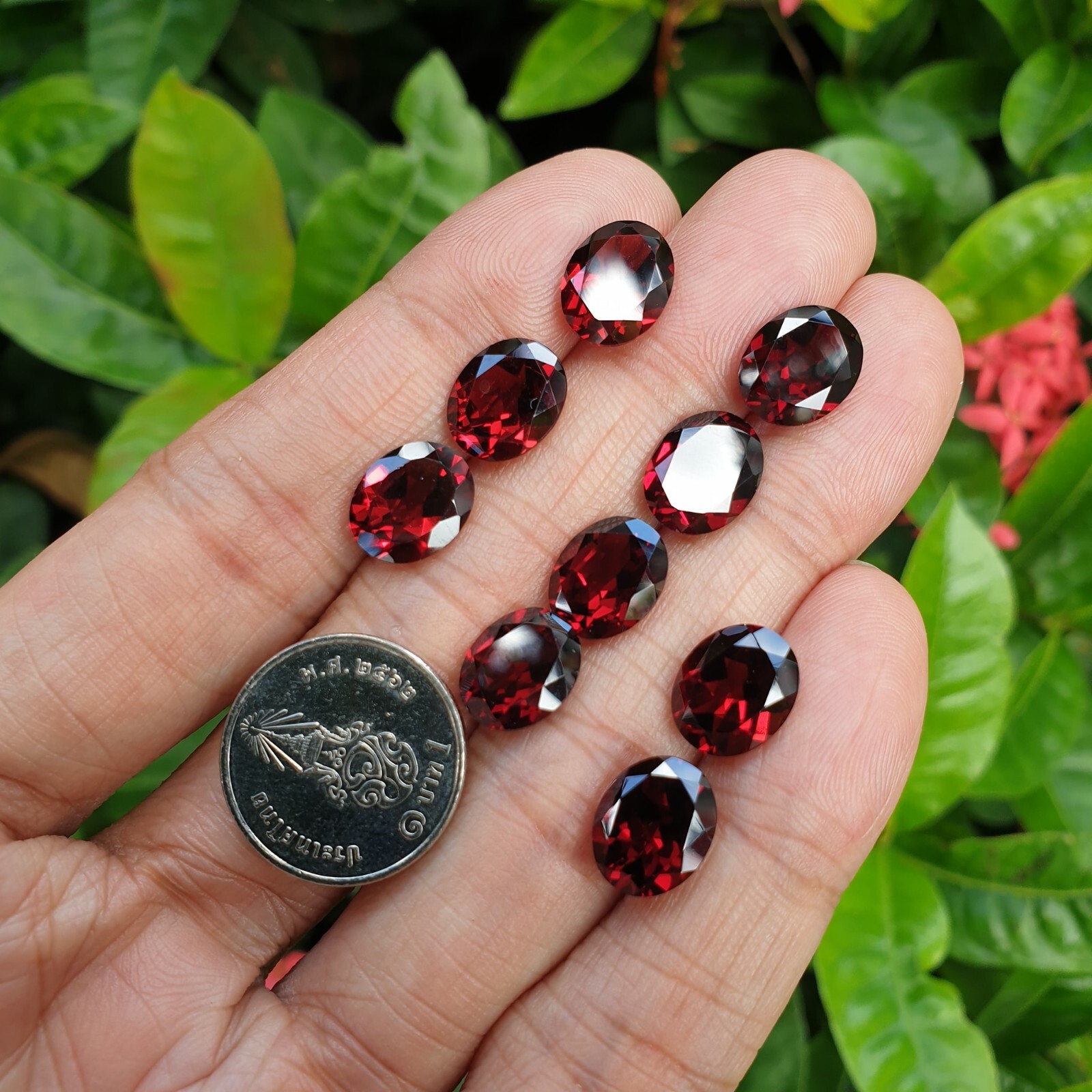 Oval 9x11mm Attractive Color! Natural Red Mozambique Garnet Africa 1PC 4.1CT