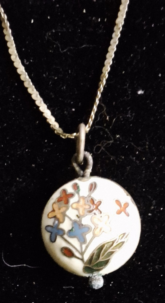 14K Stamped (NOT TESTED) 18in Serpentine Chain w/ Vintage Cloisonne Pendant