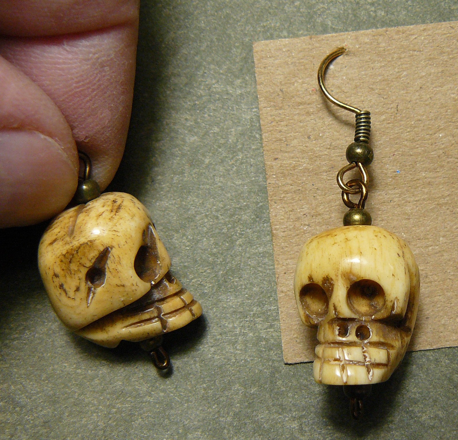 PAIR OF SKULL EARRINGS_REALISTICLY CARVED WATER BUFFALO BONE_THAILAND_262418-01