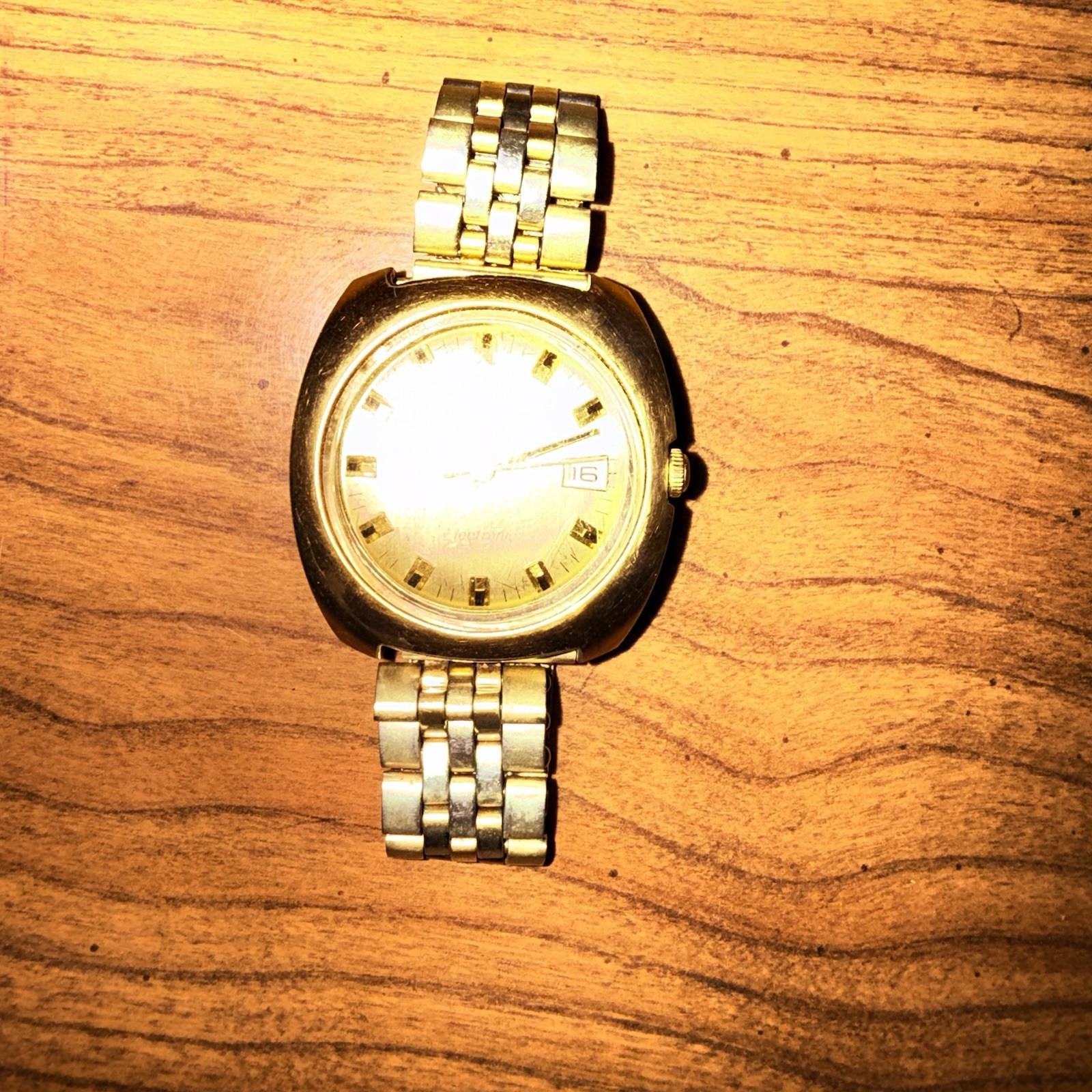 Vintage Timex Electric Dynabeat Day Date Watch Gold Color Needs Battery