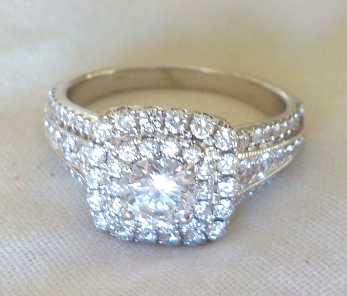 Dazzling 14K White Gold 0.55c Solitaire Diamond Halo Ring -5.84 gm, Sz 8, 1.29ct
