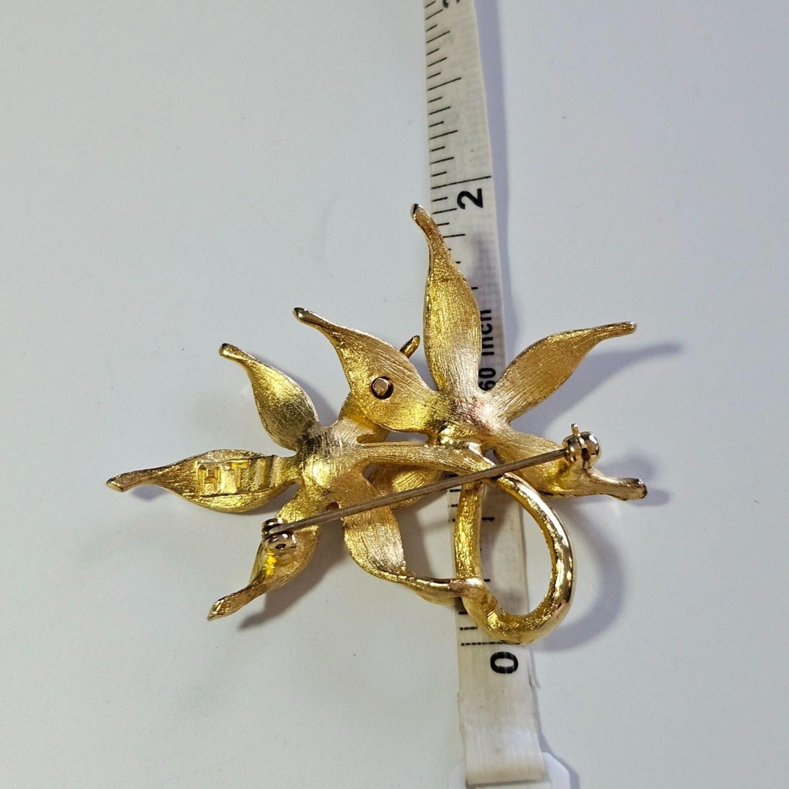 HTI Vintage Gold Tone Faux Pearl Two Flowers Brooch