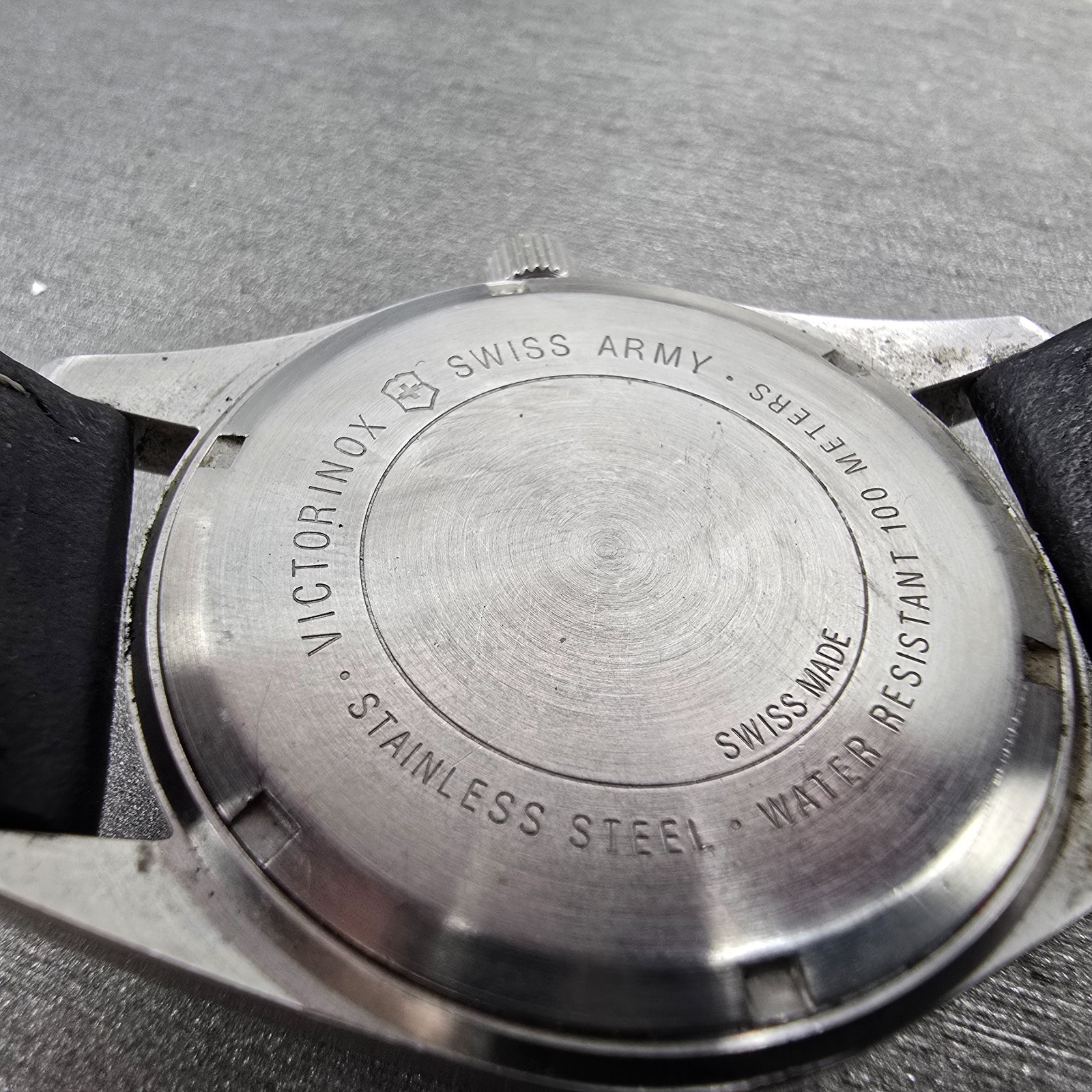 Victorinox Swiss Army Garrison Watch Men 40mm Black Dial Steel Date Round WorksT