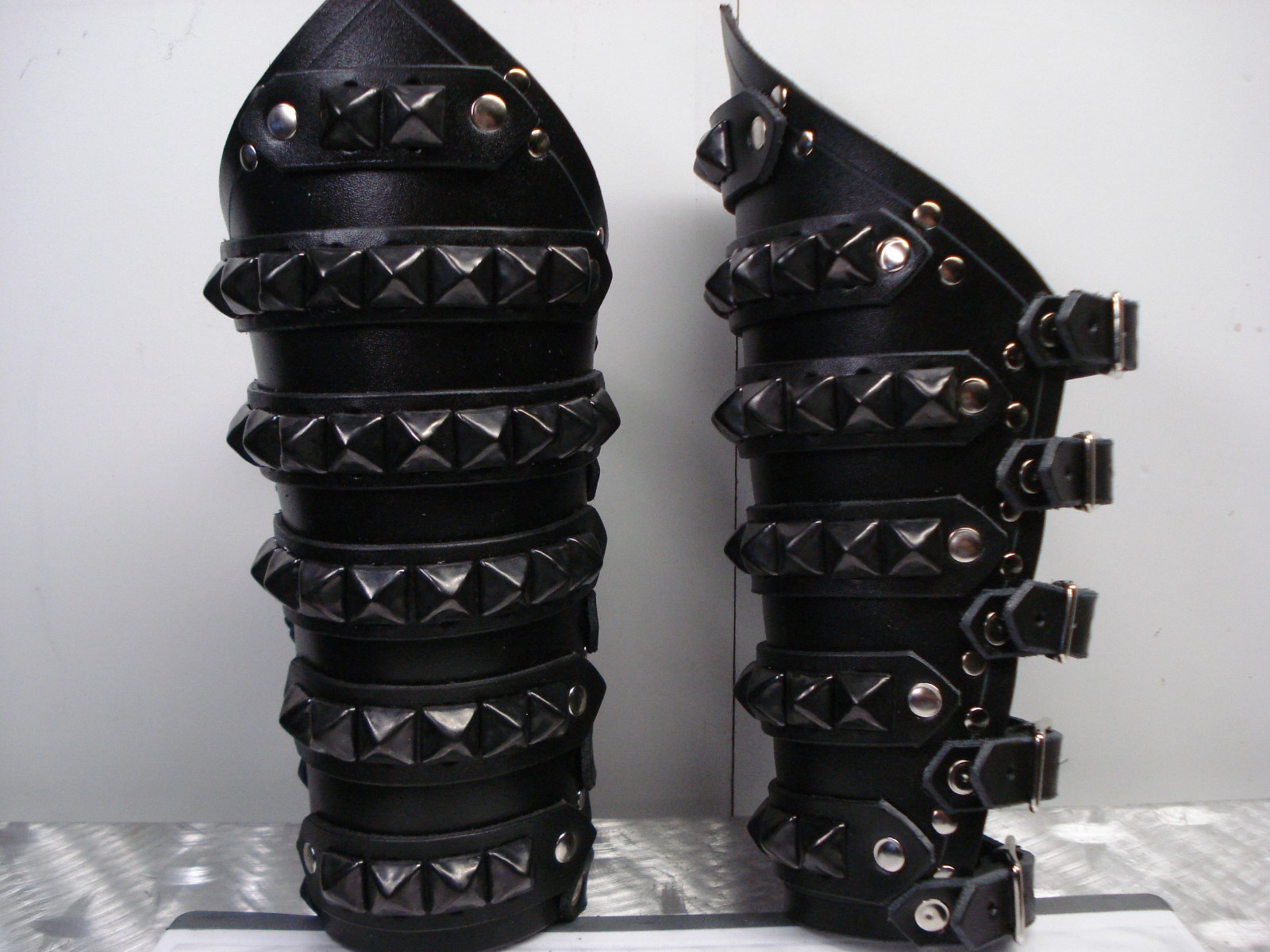 AMON AMARTH.. LEATHER STRAPPED VIKING GAUNTLET.. (MDLG0049)