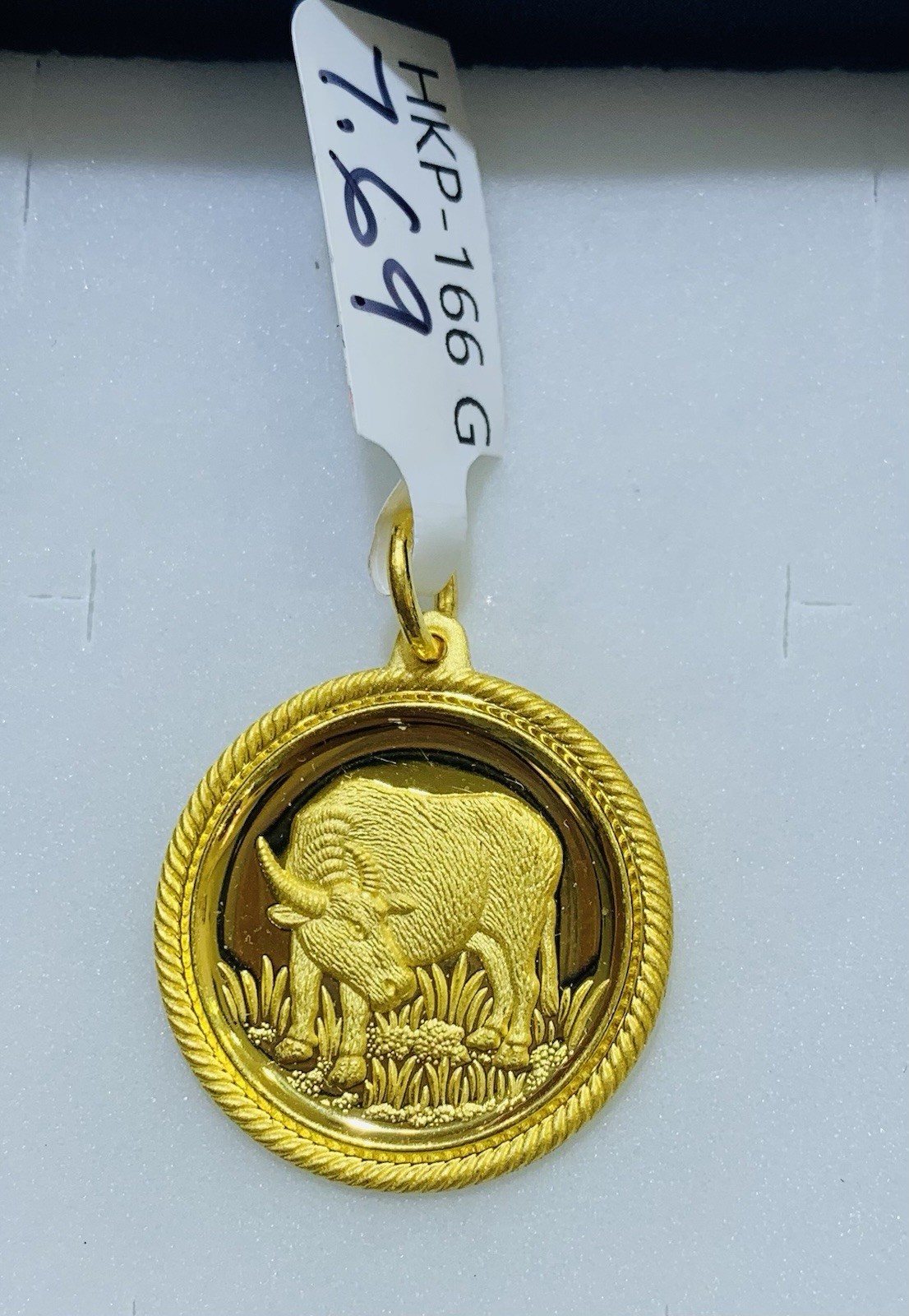 24k Solid Yellow Gold Shaped Round OX Pendant 7.69Grams( Hongkong