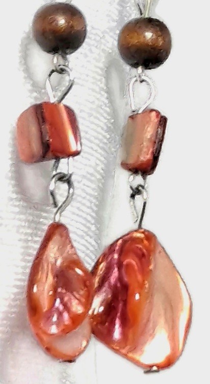 Iridescent Peach Mother of Pearl Shell 3-Strand Statement Necklace & Earring Set