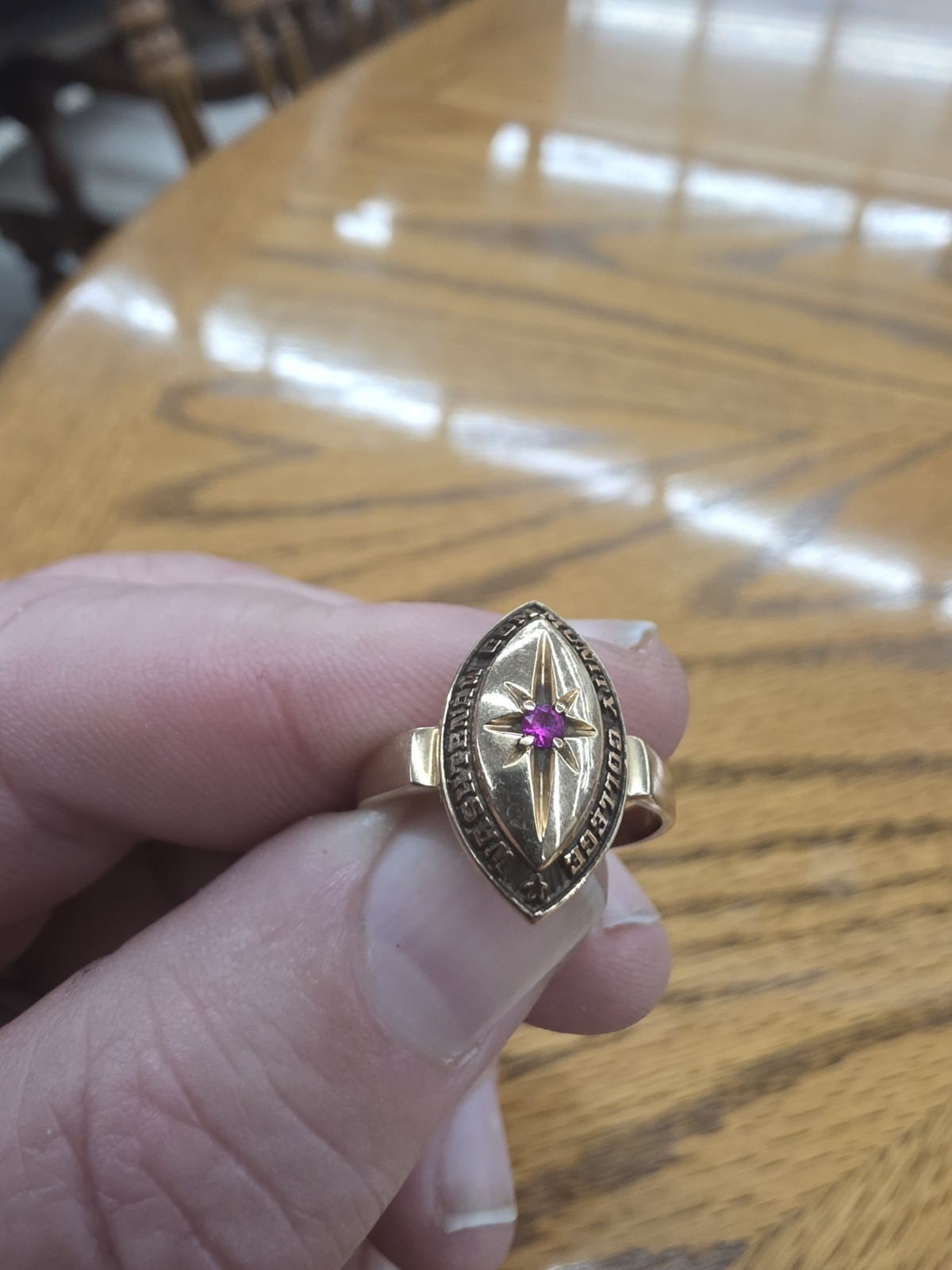 Vtg 10K Washtenaw Community College Class Ring Gold Purple Stone 5.3 Grams