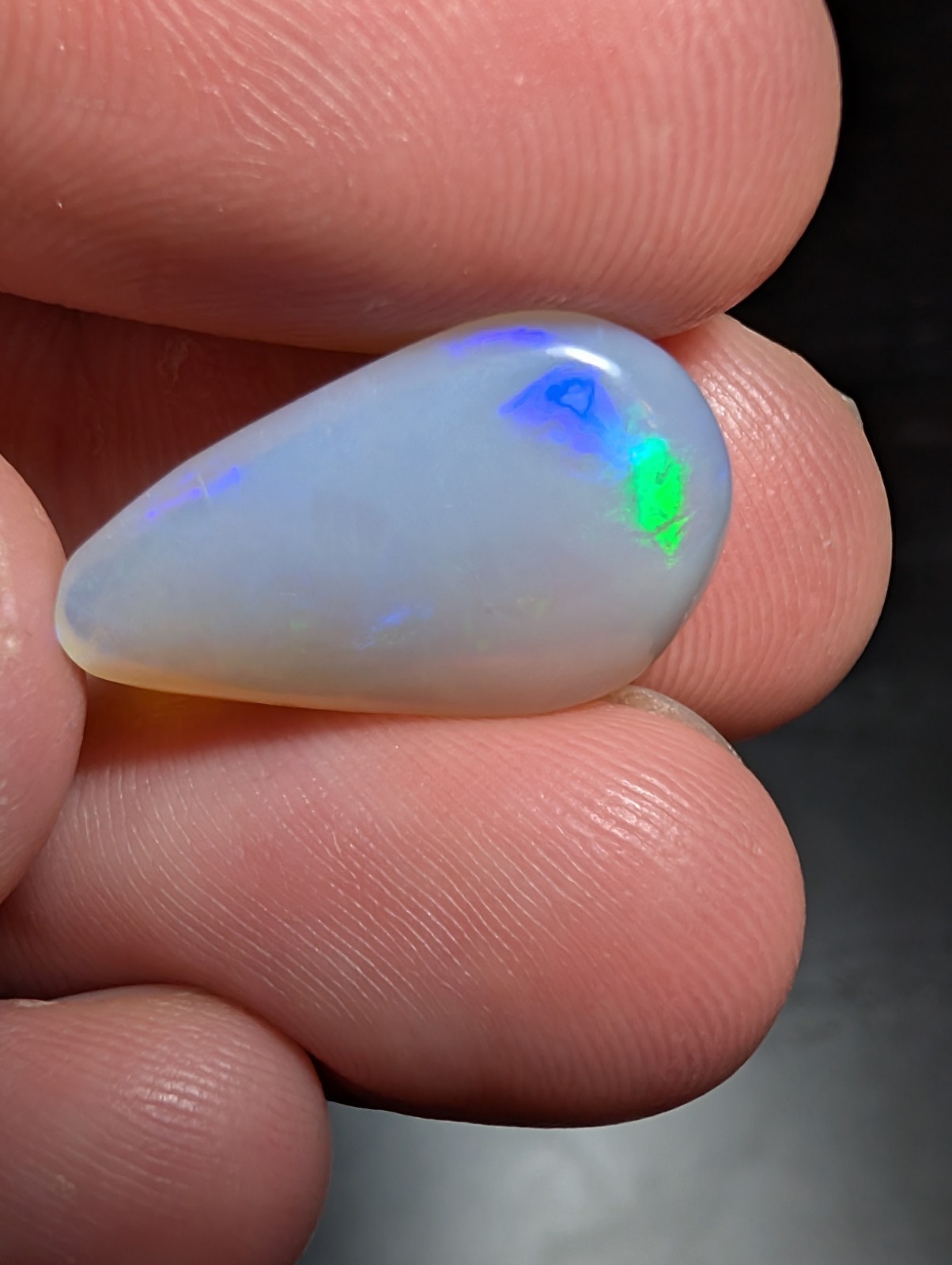 7.8 ct GEM CRYSTAL OPAL from the LAMBINA Field – 20.3×12.8×5.7mm – Australia