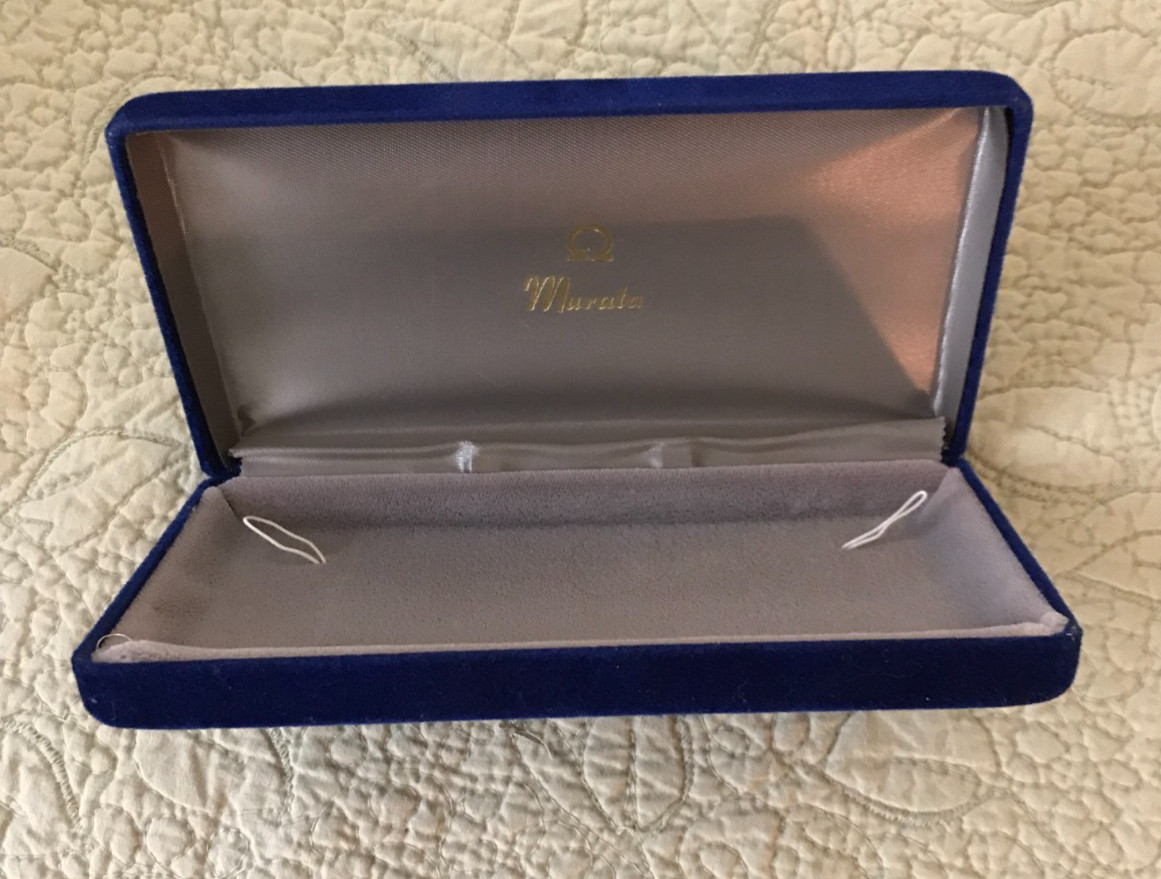 Murata Pearl Blue Velveteen Bracelet Presentation Box