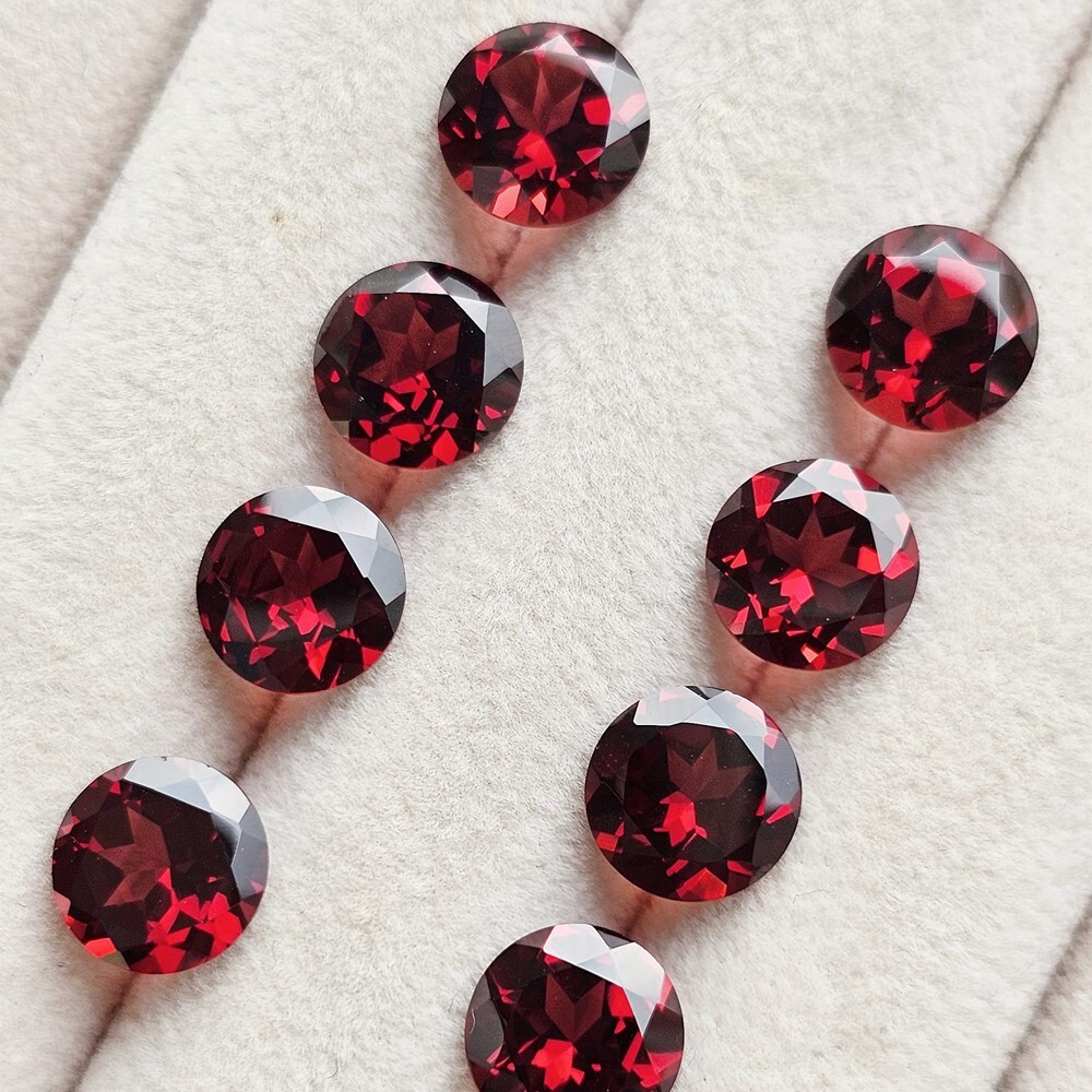 Round 7mm 2pcs 3CT. Outstanding! Natural Red Mozambique Garnet Africa VVS