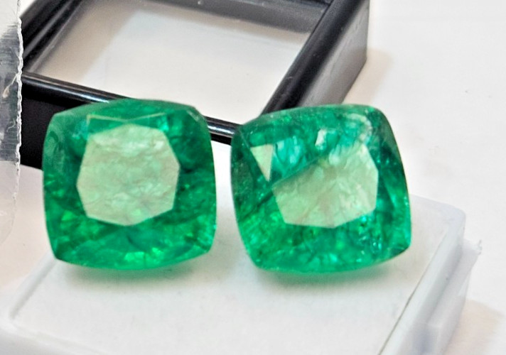 Cushion Pair Green Emerald Colombian 17-18 Ct Natural Gemstone For Earrings
