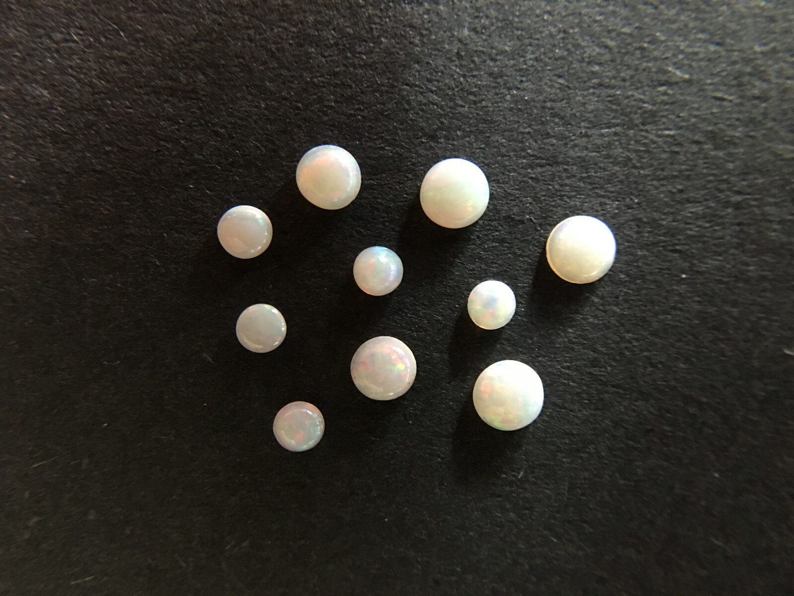 Opals round 1.5mm to 3mm – Approx 12 pcs – LT10
