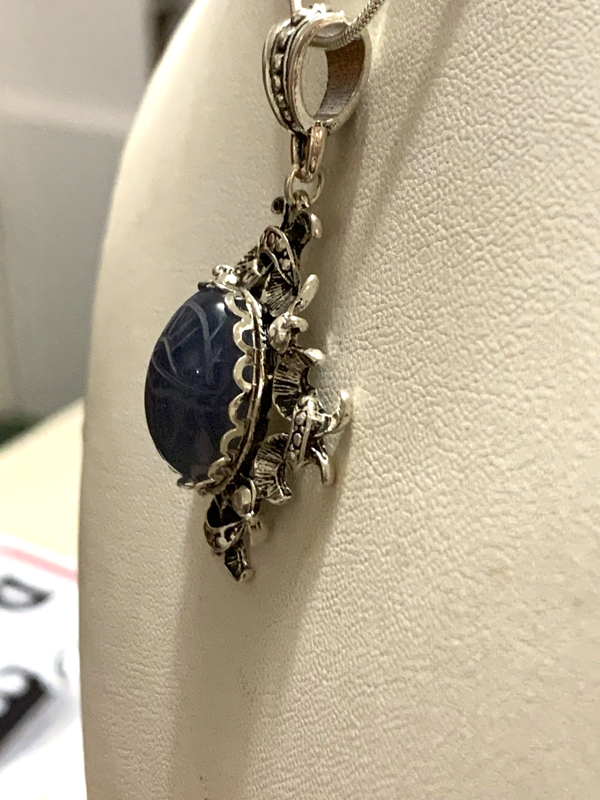 *NEW ITEM*RARE VTG.CARVED EGYPTIAN NAT.BLUE CHALCEDONY SCARAB PENDANT NECKLACE.s