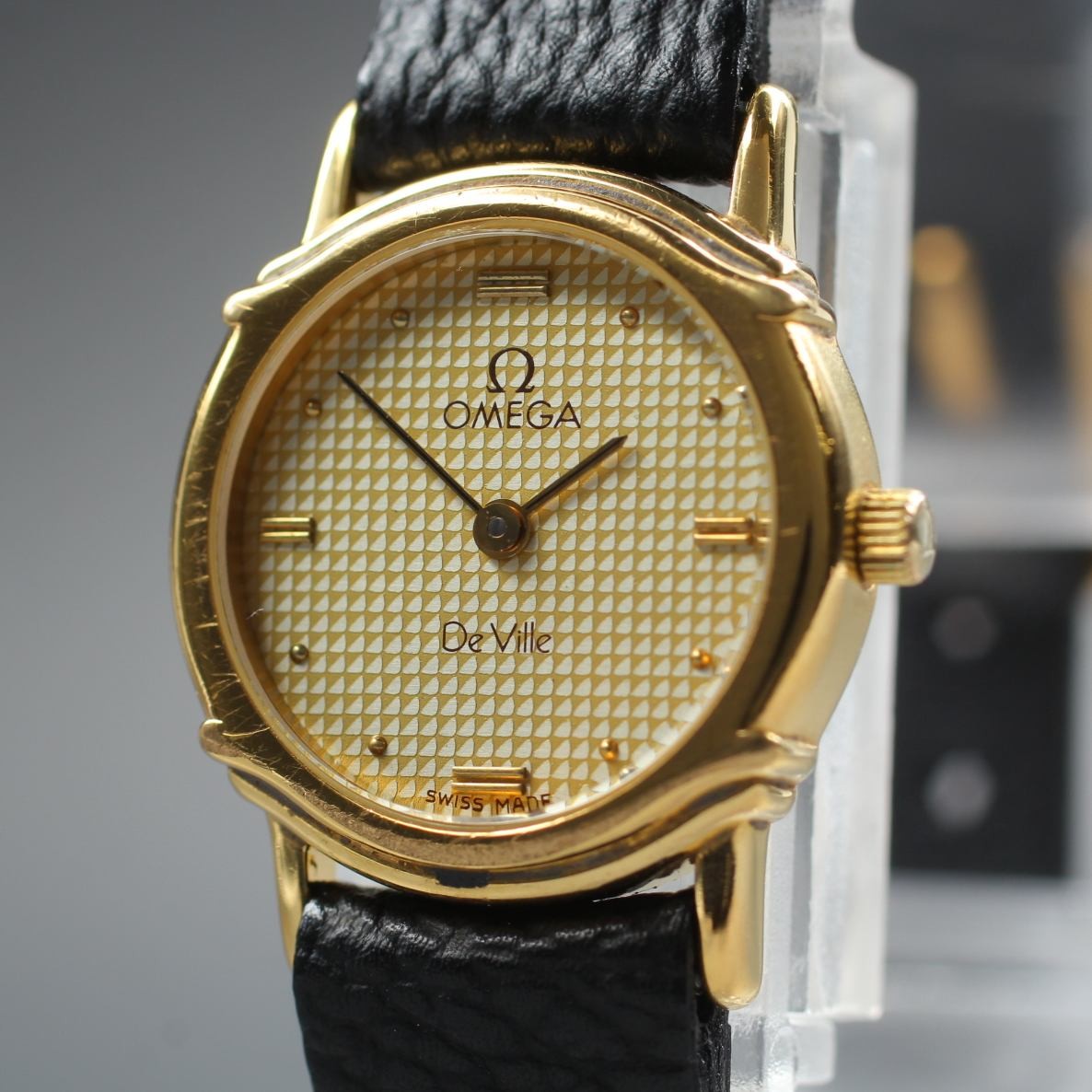 Vintage 1985 OMEGA DeVille Quartz Cal.1455 Gold Guilloche 20mm Women’s Watch