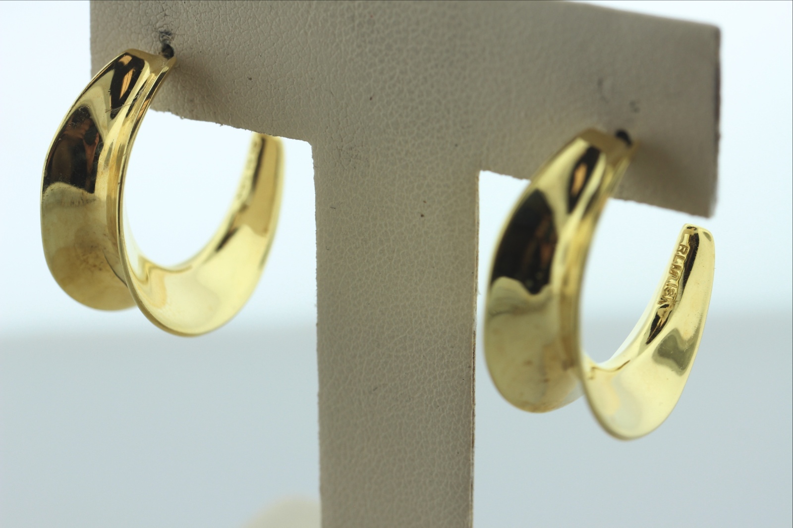 Robert Lee Morris 18K RLM 750 Studio Yellow Gold V Groove Hoop Earrings