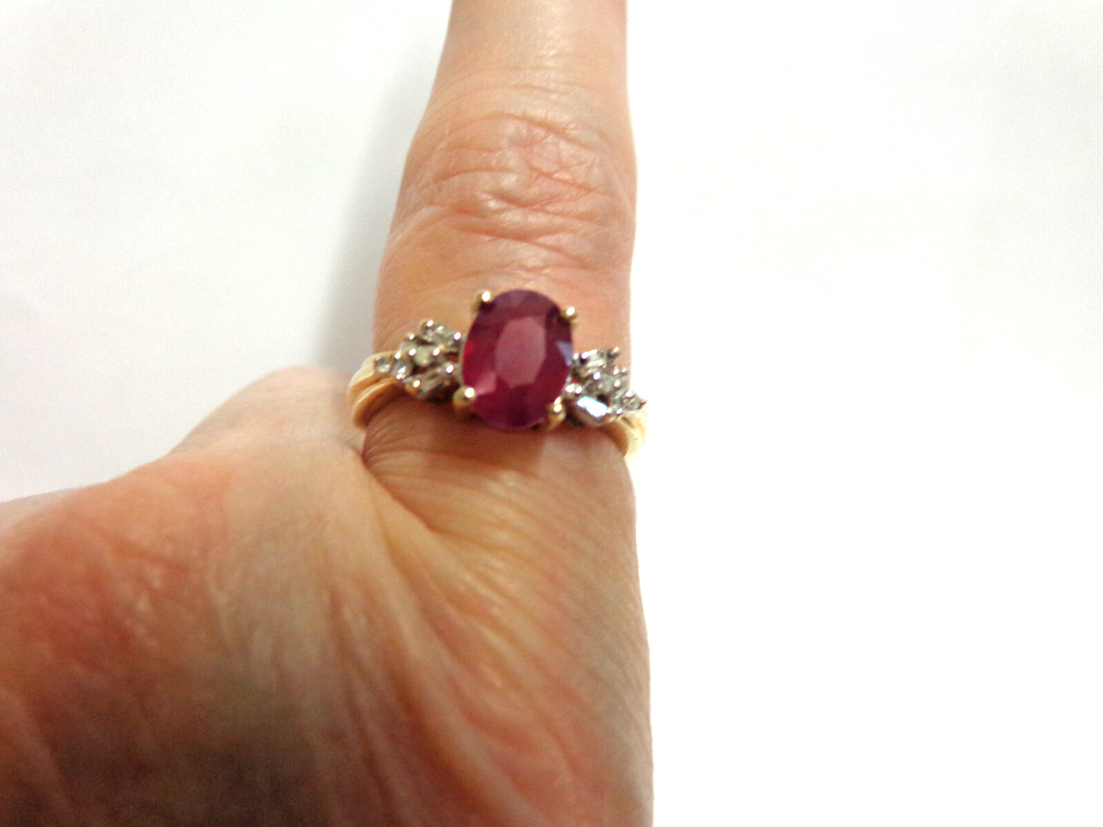 10kt yellow gold ruby/diamond ring sz 7 wgt 2.4 grams tcw 1.12 solitaire/accents