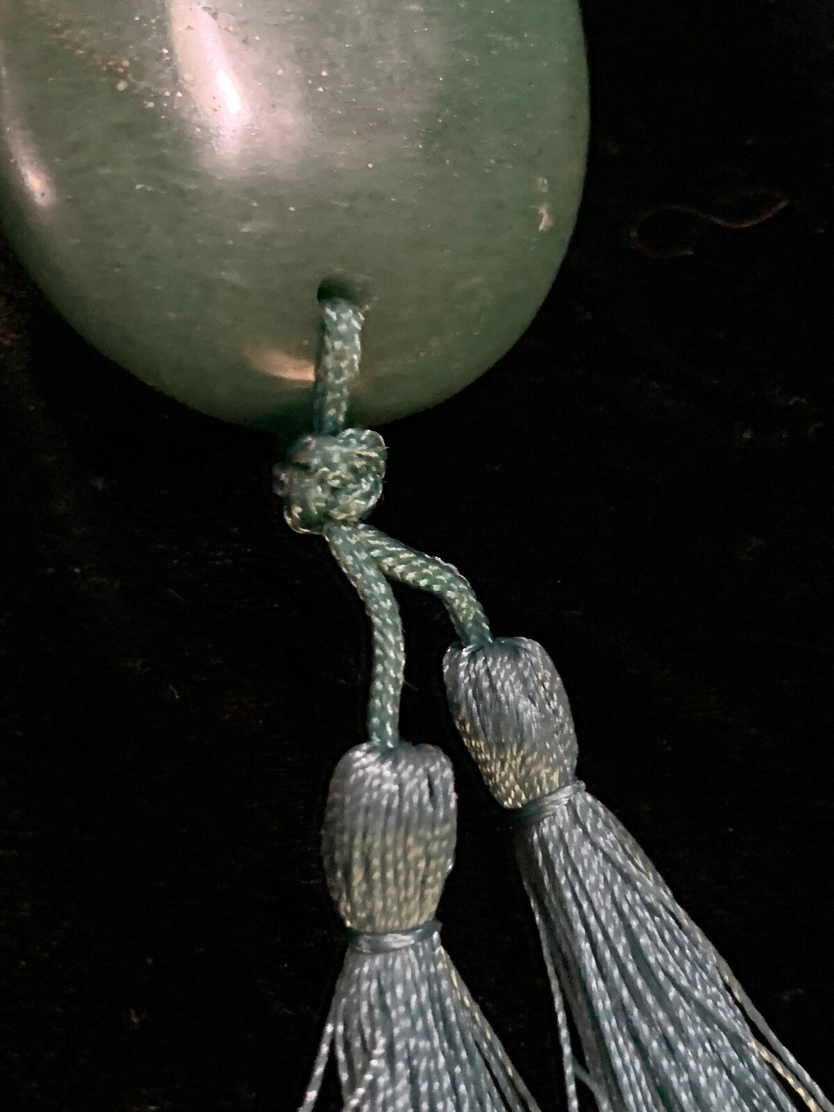 21″ VINTAGE CHINESE EXPORT BEAUTIFUL GREEN AVENTURINE TASSEL PENDANT NECKLACE