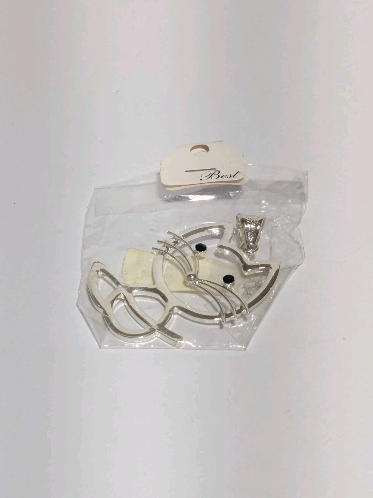 NWT Best Silver Tone Outline Cat Pendant With Black Faceted Acrylic Eyes. 2.25″