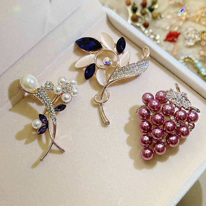 wholesale 20pcs Mix Design Vintage Brooch Pins Lot Enamel Crystal Pearl Resale