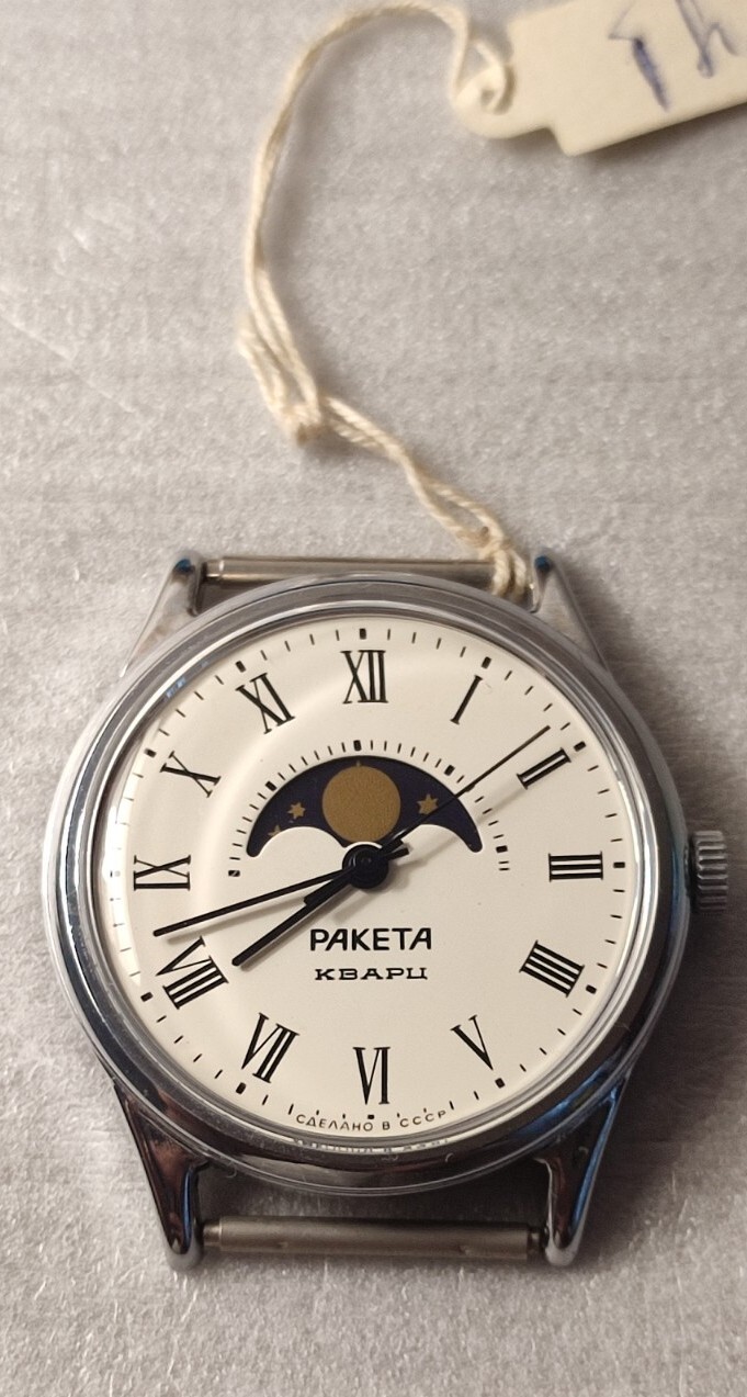 NEW !! Quartz watch RAKETA, Real Moon Phases Calendar, “Moon” USSR
