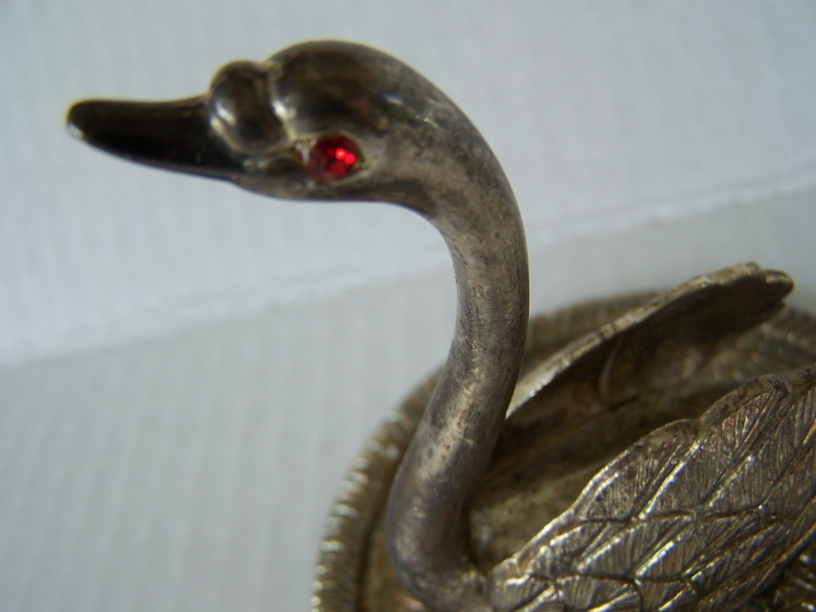 Vintage Swan EP Zinc Alloy Silver Ring Jewelry Holder With Red Rhinestone Eyes