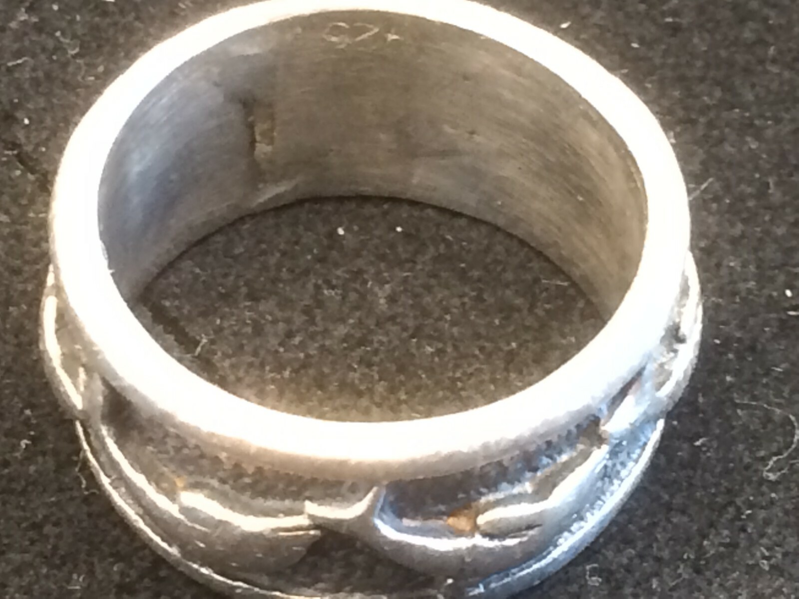 Solid Silver Ring Ring 925 Hallmarked Dolphins Silver 9.27g 19mm Internal Dimension