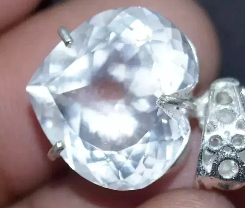Natural AGL Certified 25 Ct White Sapphire Gemstone 925 Solid Silver Pendant
