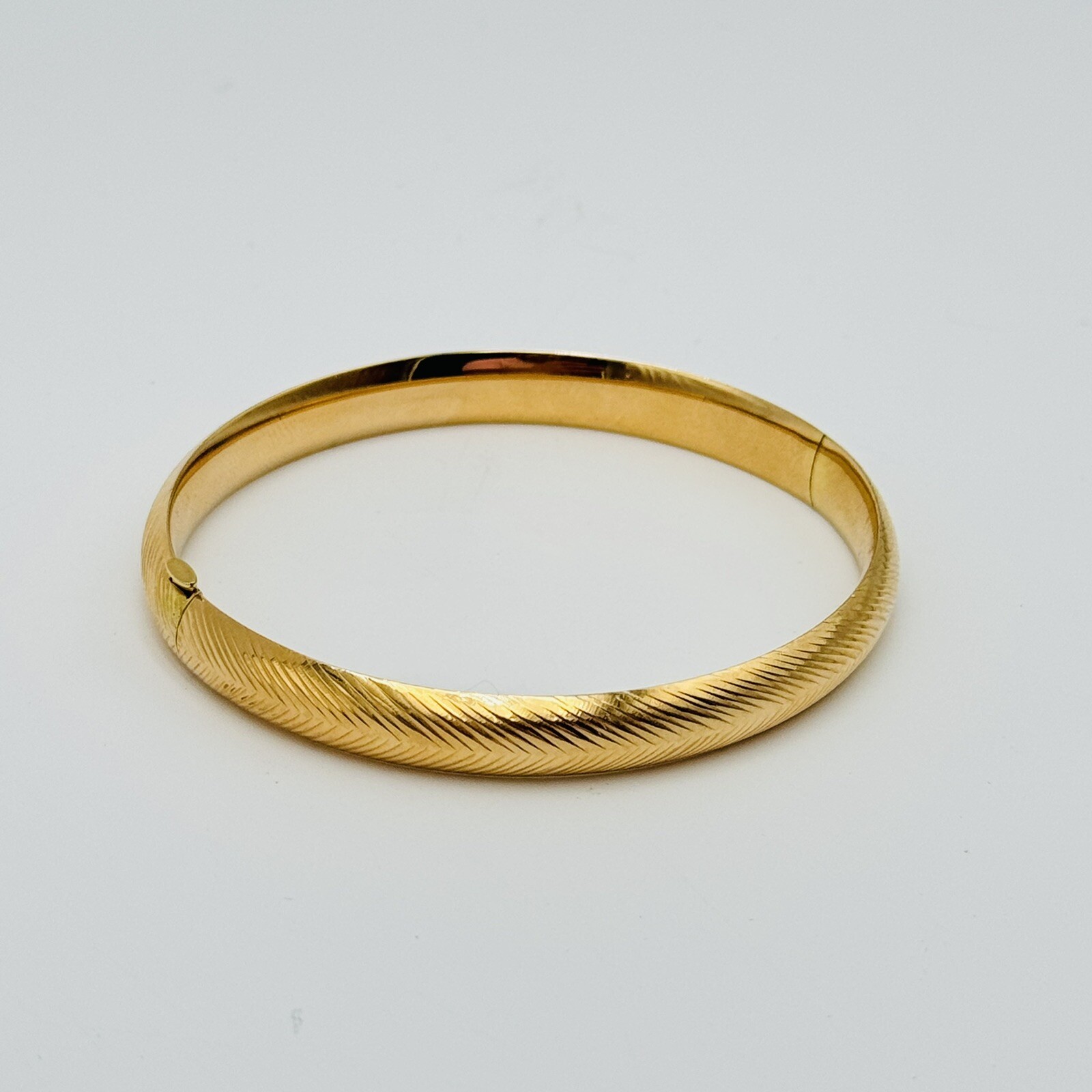 EternaGold 14k Yellow Gold Etched Bangle Bracelet Dominican Republic 7.6g 7.4”