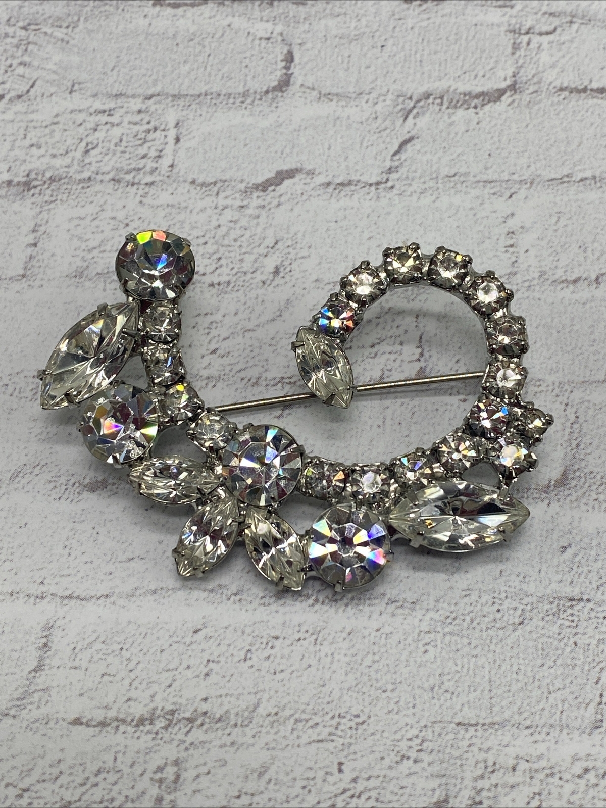 Superb Vintage White Colorless Rhinestone 2” Silver Tone Brooch Unbranded