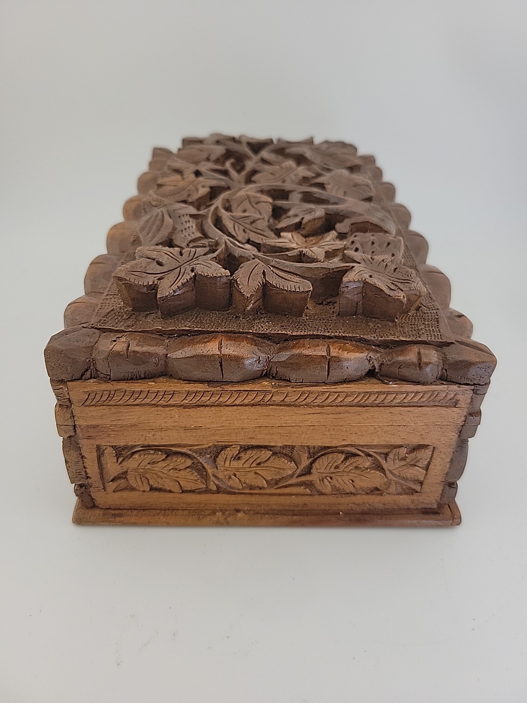 Hand Carved Kashmiri Walnut Wood Jewelry Box with Removeable Tray Signed 8.5×5.5
