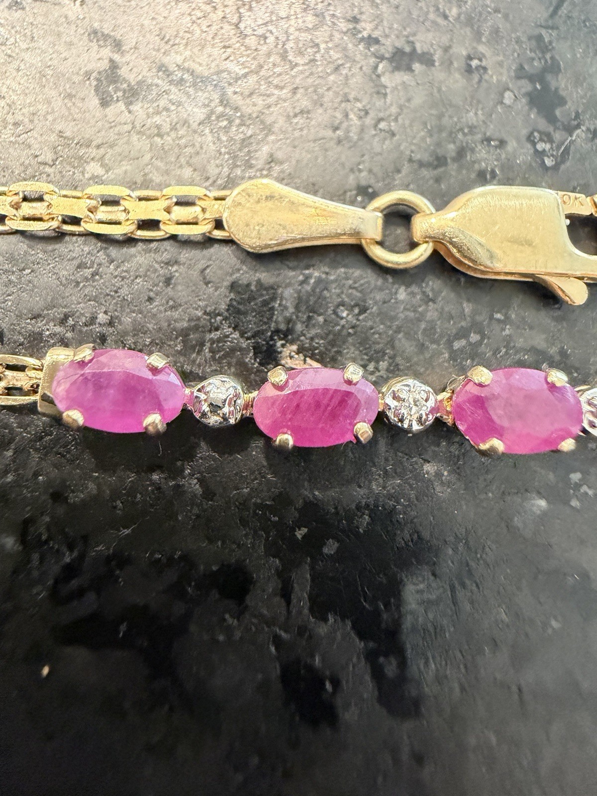 10K Yellow Gold – 5 genuine Rubies – Figaro Chain Bracelet 6in – Lobster Clasp