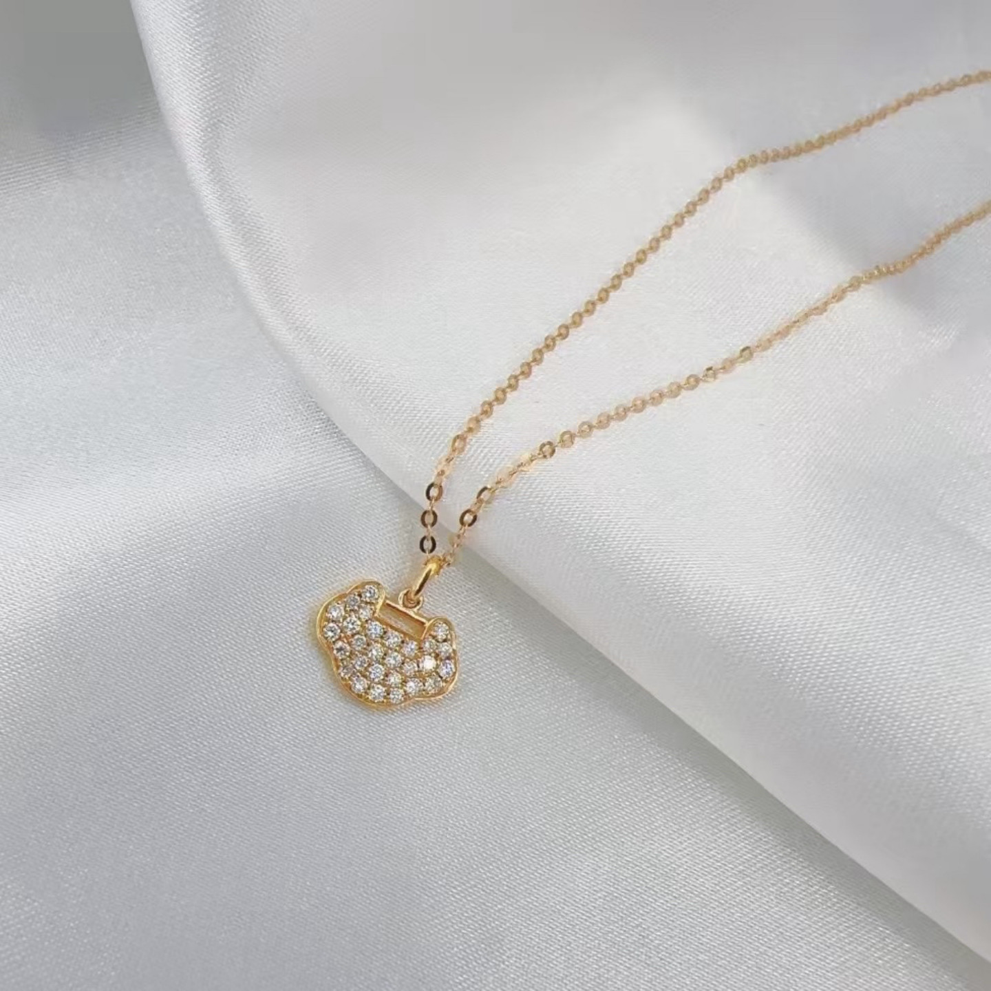 Qeelin Yu‑Yi 18K Rose Gold Full Diamond Lock Pendant Necklace No Accessories