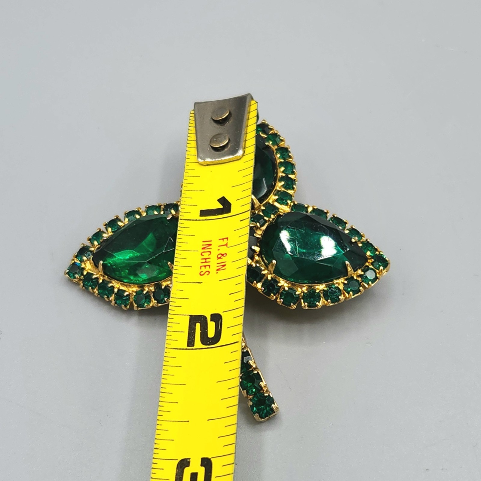 Vintage Green Teardrop Halo Rhinestone Gold Tone Three Leaf Brooch