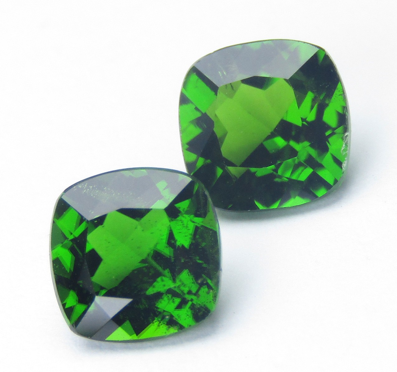 3.19Cts Elegants Green Natural Chrome Diopside 7mm Cushion Shape Pair Gems