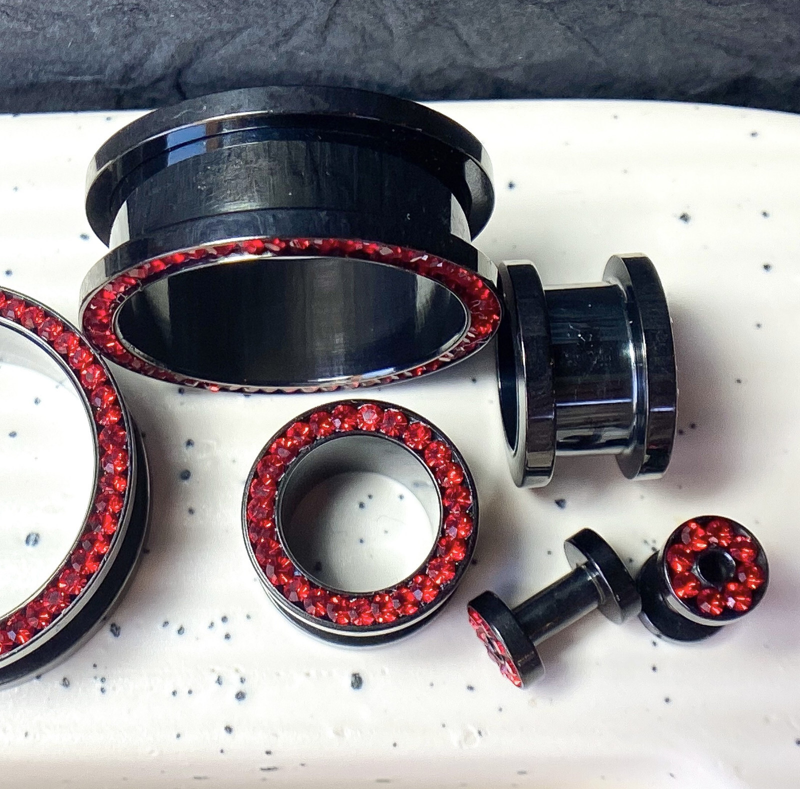 PAIR Red Gem Rimmed Screw Fit Tunnels Black Titanium Steel Plugs Earlets Gauges