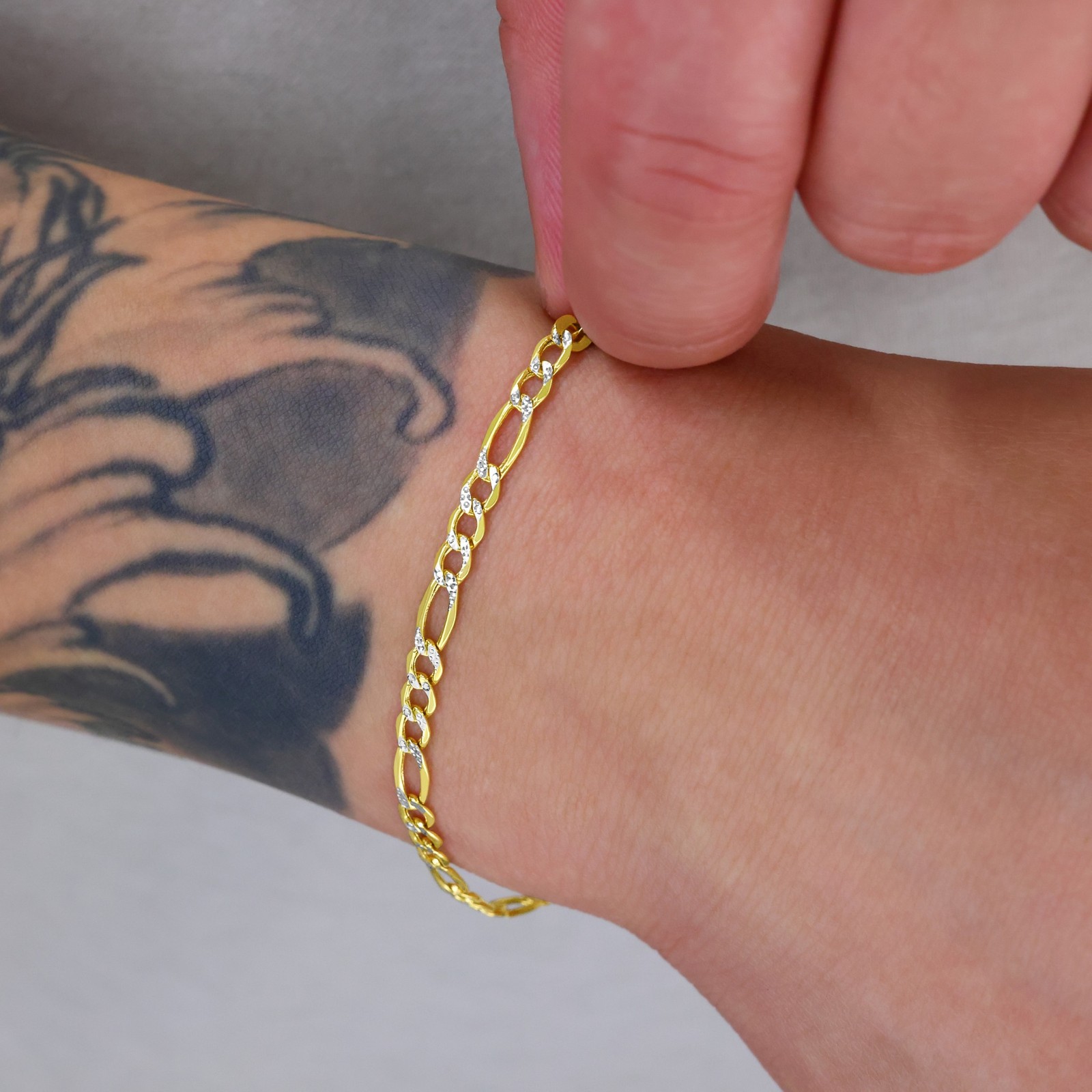 10K Yellow Gold 3.5mm Womens Diamond Cut White Pave Figaro Chain Bracelet 7″