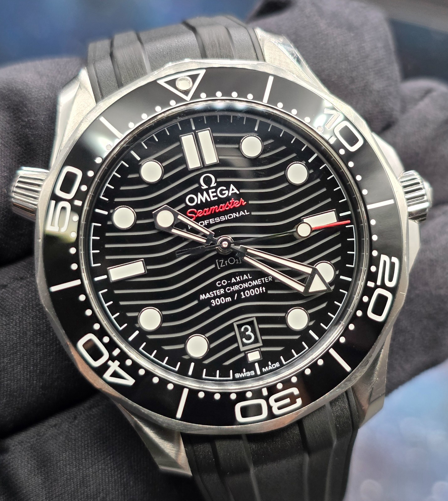 OMEGA Seamaster Diver 300M 210.32.42.20.01.001 Black “Wave” Dial 42mm Excellent