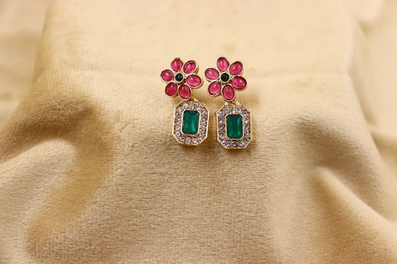 Alloy Gold-plated Multicolor Jewel Set (Pack of 1)