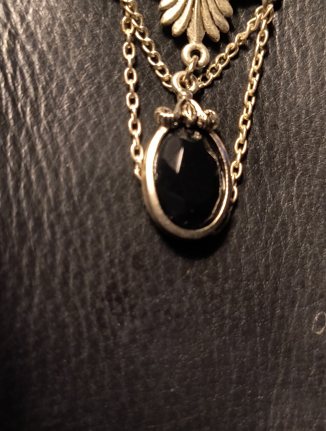 VTG 1970’s Gold Tone Pendant Velvet Choker Necklace, 15.5″ W/Black Stone. NOS